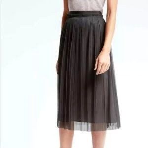 Banana Republic Gray Pleated Tulle Midi Skirt - SIZE 0
